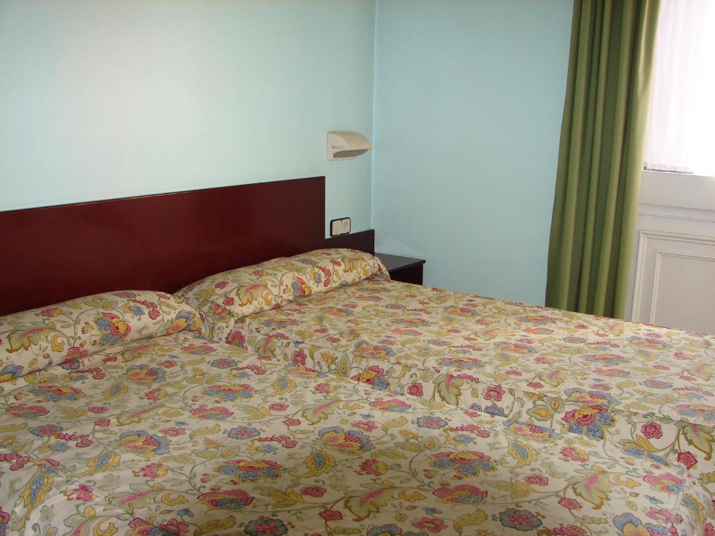Hostal Del Ripolles Room photo